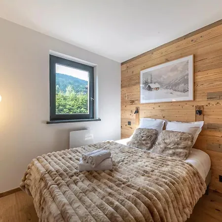 Lara Jaillet Proche Du Village Parking