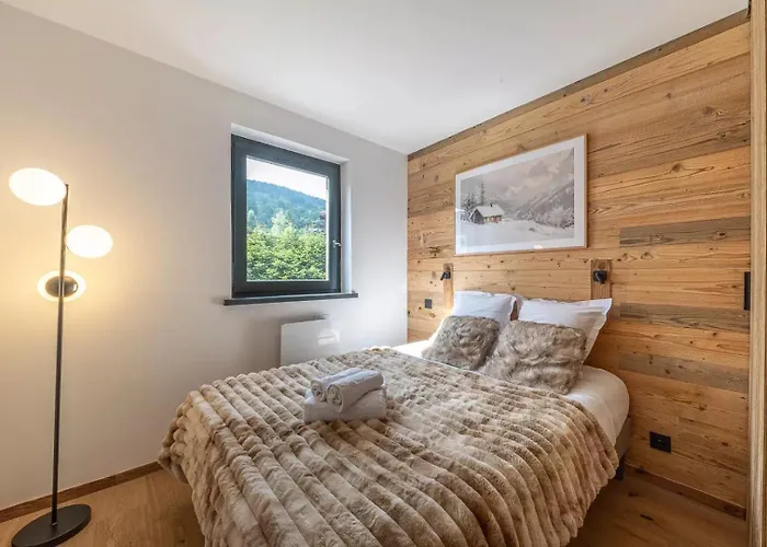 Lara Jaillet Proche Du Village Parking