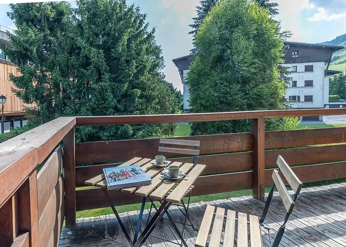 Lara Jaillet Proche Du Village Parking